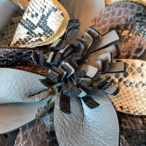 CLAIRE’S black/tan faux leather medium size shoulder bag - Picture 14 of 16